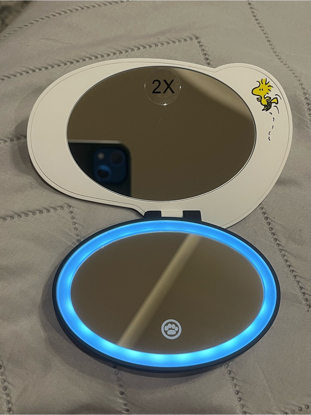 Peanuts Snoopy White and Black LED Compact Mirror - Picture 5 of 8